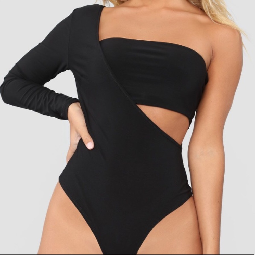 One shoulder sleeve bodysuit